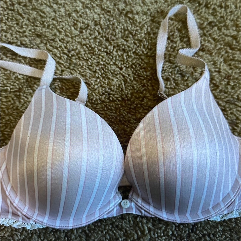 White Full-Coverage Bra with Molded Cups and Adjustable Straps